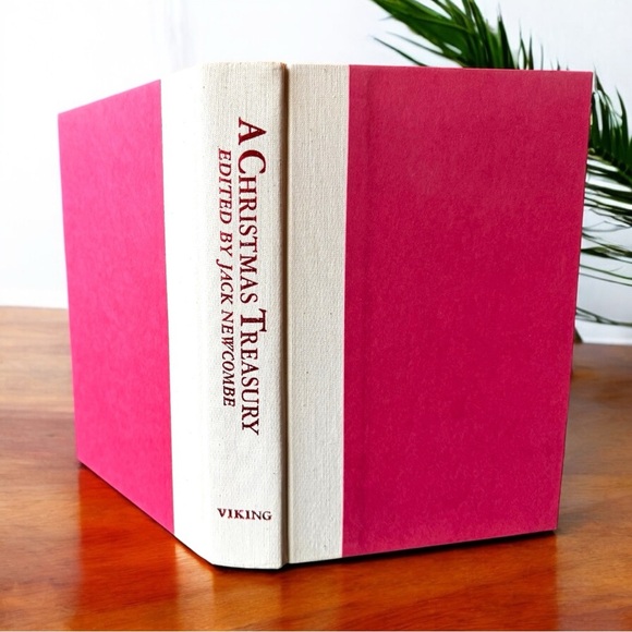 VINTAGE 1982 “A Christmas Treasury” Hardcover Book | Edited by Jack Newcombe - Picture 4 of 16